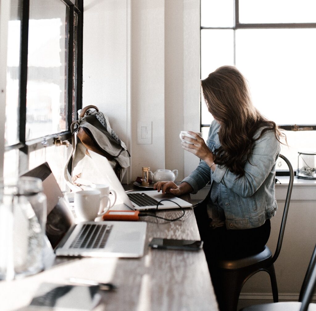 Thuiswerken: zo richt jij een sfeervolle werkplek in